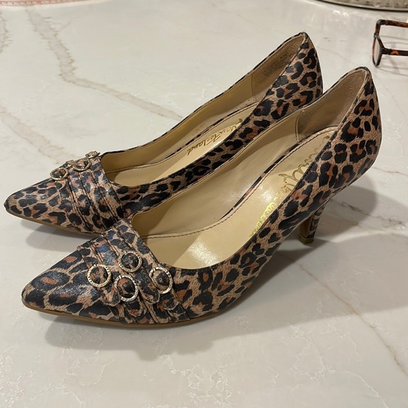 EUC LEOPARD PRINT PUMPS - Picture 1 of 8